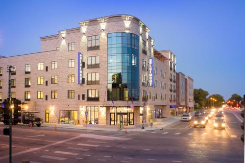 Manhattan Hotel | Bluemont Hotel