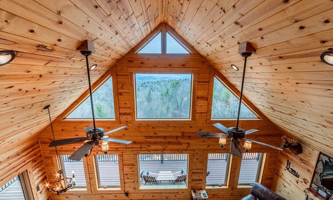 Boomer Cabin | Blueridge Mtn Cabin Million Dollar View on Majestic Mtn Hot Tub Wifi Fire Pit