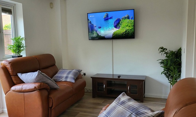 Clayton House | Bluesea Home near etihad, Co-Op Live, with free 2 parking spaces, Wifi