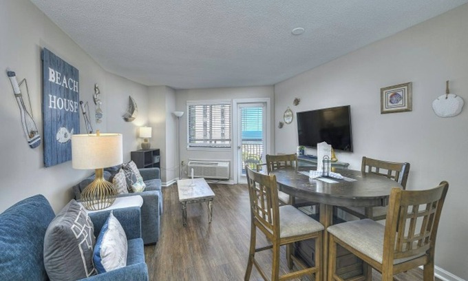Myrtle Beach Apartment | Bluewater Resort 813 - Oceanview 1 Bedroom Condo