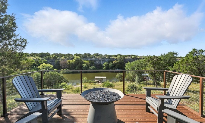 Palo Pinto County Cabin | Bluff Creek Cabin | Sleeps 12 | Private Dock
