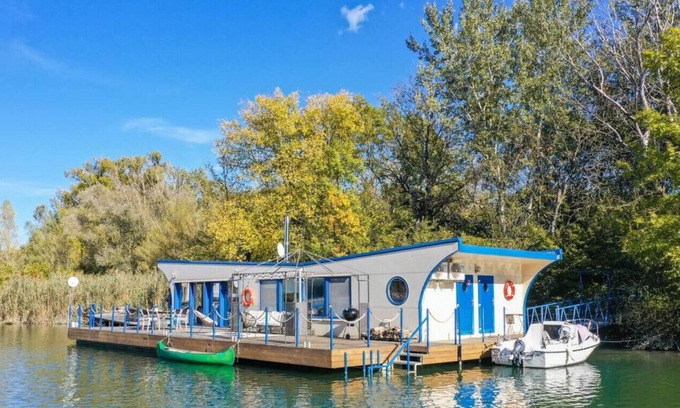 Bratislava Boat Rental | BNB Slovakia Charming Danube Houseboat
