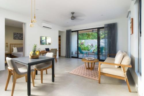 Playa Langosta Apartment | Bo Jungle - Steps to Tamarindo Beach - Surf Pool 1