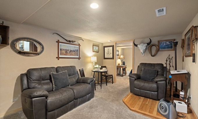 Central - Terry Apartment | Bo's Old West Den | Cozy and Comfy | Western Decor | Hot Tub | Off-Street Parking