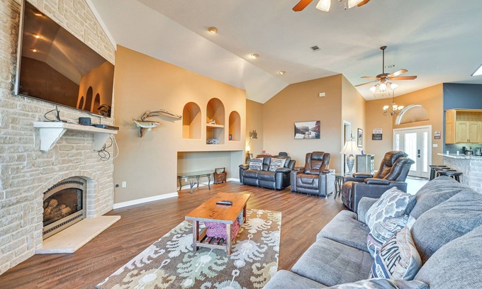 Milam House | Boat Dock & Hot Tub: Waterfront Home in Milam!