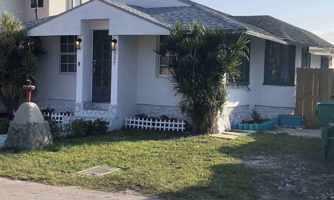 West Little Havana House | Boat House near Calle Ocho's Little Havana