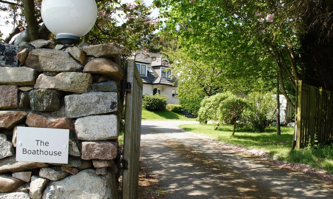 Maryculter Cottage | BOAT HOUSE, pet friendly, with open fire in Peterculter