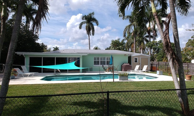 North River Shores House | Boat Park Bungalow with heated Pool