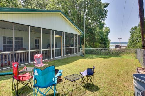 New Johnsonville House | Boat Ramp Access Dog-Friendly Kentucky Lake Gem