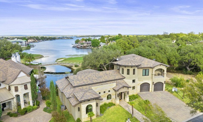 Horseshoe Bay West House | Boaters and Golfers Dream Luxury Lakeside Villa