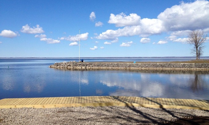 Bridgeport Cottage | Boating/Fishing Gem #1 on Oneida Lake near Bridgeport, only 20 min from Syr