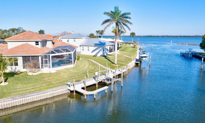 Palma Sola House | Boating/Fishing Paradise at Bayfront Dock! Pool!