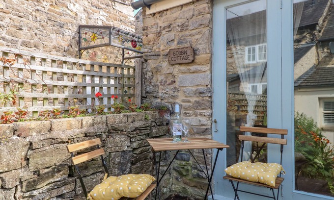 Ashford-in-the-Water Cottage | BOBBIN COTTAGE, pet friendly, with open fire in Ashford-In-The-Water