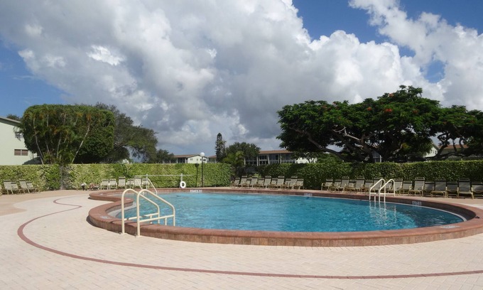 Hamptons at Boca Raton Condo | Boca Raton Condo In Gated 55+ Community