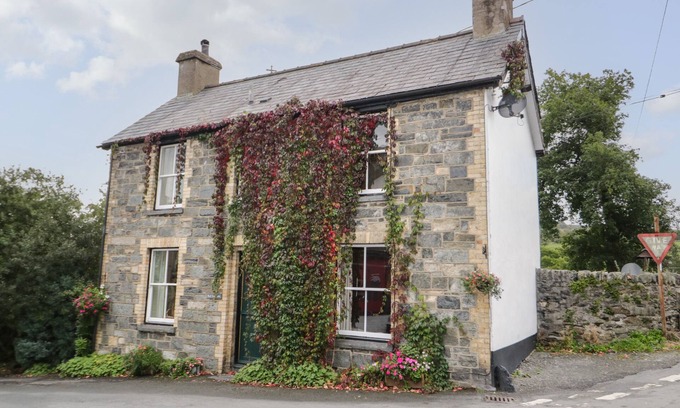 Penmachno House | BOD GWYNEDD, pet friendly, with open fire in Penmachno