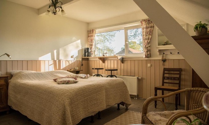Onstwedde Bed & Breakfast | boerderijkamer Zwanebloem