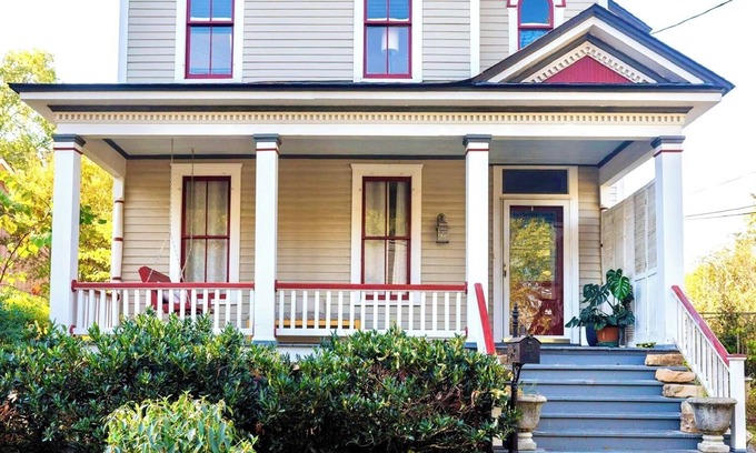 East Point Apartment | Bohemian 1-bed studio in a house with AC and WiFi in brilliant Atlanta
