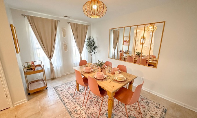University District House | Boho Hideaway Townhome, 2br/2.5ba Near UofM/Highland Strip