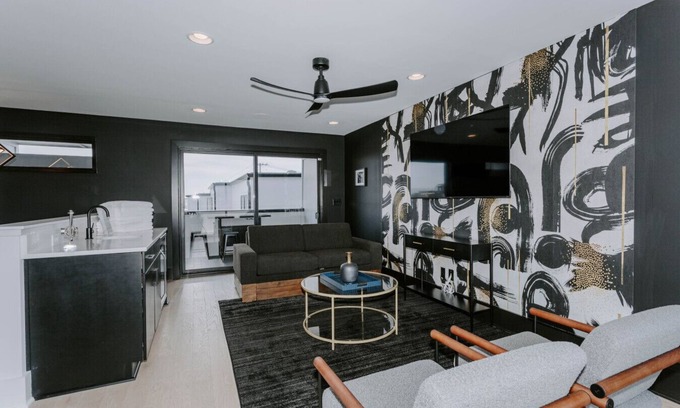 Nashville Apartment | Bold & Modern | Walk the Line in Music City