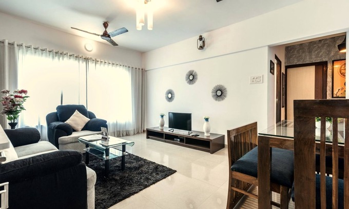 Kandivali East House | Bollywood-Inspired 3BHK with Kitchen in Kandivali