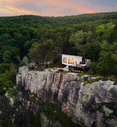 Lupton City Bed & Breakfast | Bolt Farm Treehouse