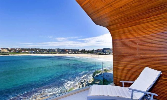 North Bondi Apartment | BONDI BEACH PENTHOUSE - absolute waterfront location!