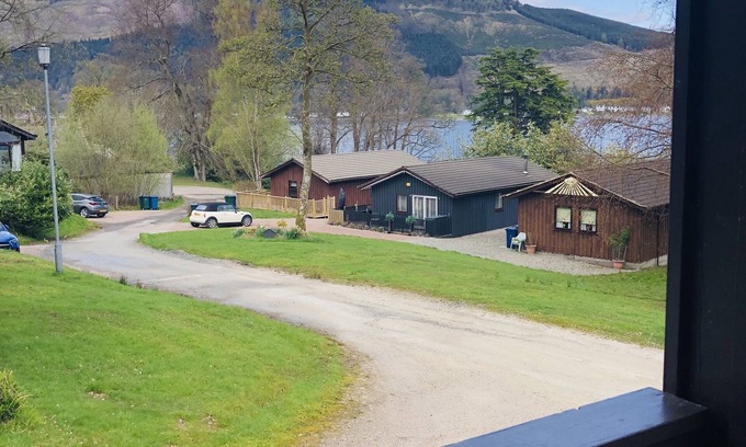 Kilmun Cabin | ‘Bonnie Lodge’ stunning Loch & Mountain View’s from comfortable cabin