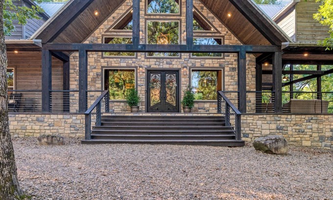Hochatown Cabin | Book 3 Nights- 4th Free Night- A Luxury 4 Bedroom