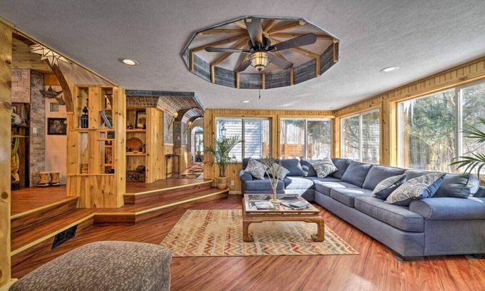 Russell Cabin | Book 3 nights, get the 4th night Free!nThe Hot Tub lounge is now open.