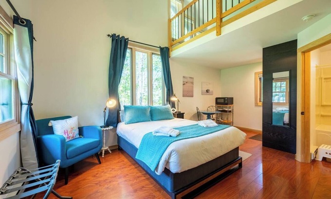 Ephraim Cottage | Book August 11 today! Large Yard | Walk to Sunsets & Fish Boils