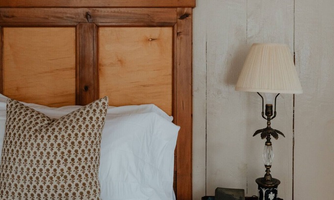 Hobart Hotel | Book Village Inn Hemingway Room