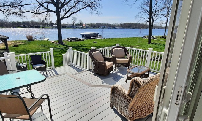 Coldwater House | Book your 2025 Lake Front Vacation Now! -Pontoon for rent-