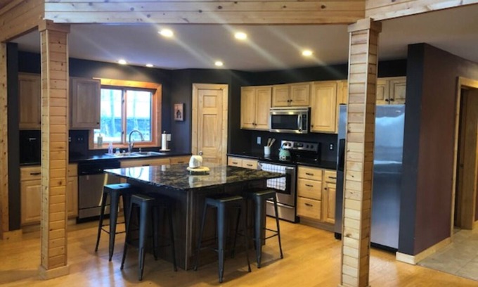 Cumberland House | Book your summer get-a-away! ON Sand Lake