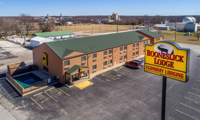 Neosho Hotel | Booneslick Lodge of Neosho