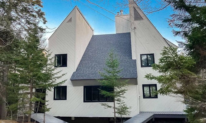 Southport House | Boothbay area - Newly renovated, near ocean, short drive to Botanical Gardens