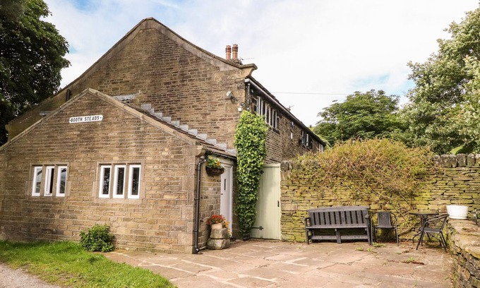 Ogden Cottage | BOOTHSTEADS FARM COTTAGE, character holiday cottage in Halifax