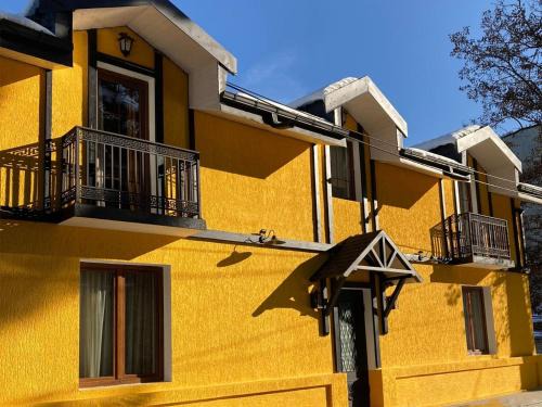Borjomi Hotel | Borjomi Yellow Hotel