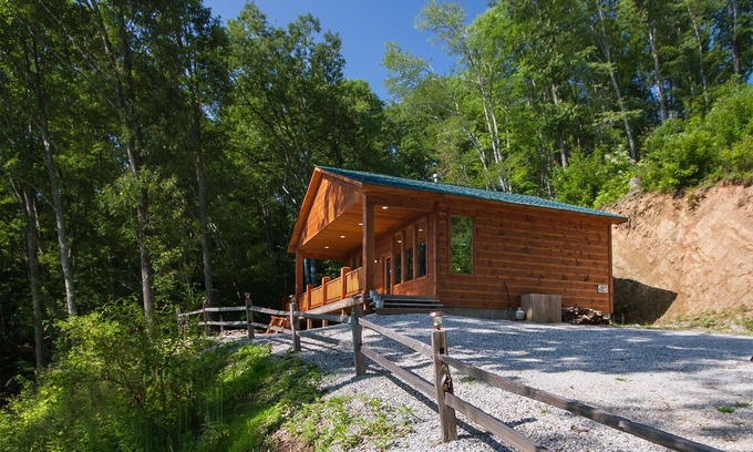 Bryson City Cabin | Born to be Wild romantic escape mountain cabin