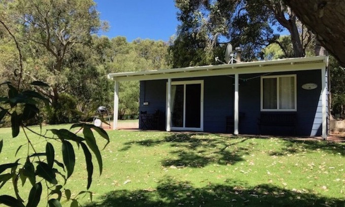 Shadforth Cottage | Boronia Cottage Close to Greens Pool and the Bibbulmun and Munda Biddi Tracks.