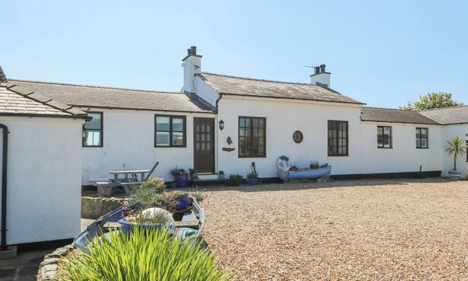 Rhoscolyn Cottage | BORTH ARIAN, pet friendly, country holiday cottage in Rhoscolyn