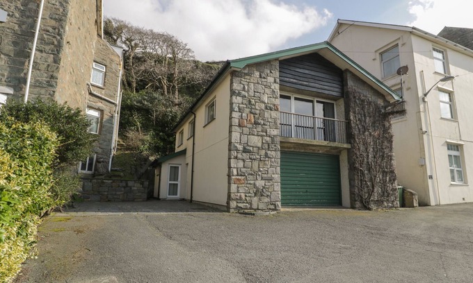 Fairbourne House | BORTHWEN, pet friendly, country holiday cottage in Barmouth