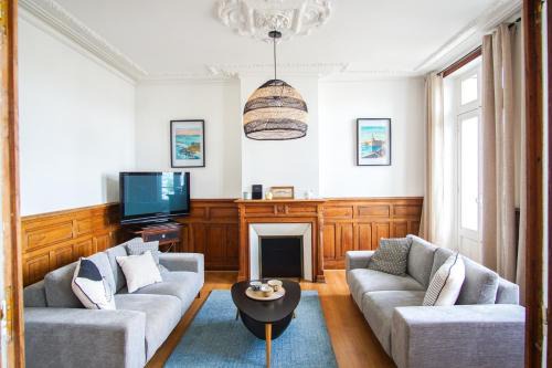 Concarneau Apartment | -BOSCO- Elegant T3 avec balcon et vue sur le port