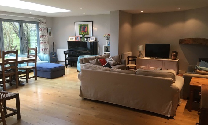 Bosham House | Bosham/Goodwood, close to water with Pool - Stunning!