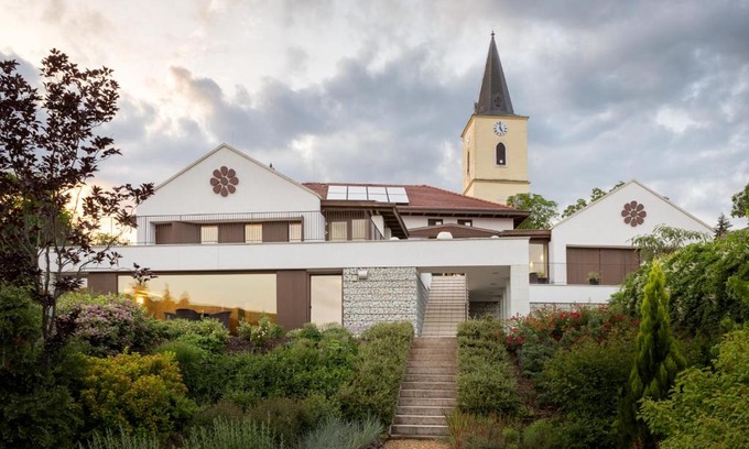 Mad Hotel | Botrytis Borhotel