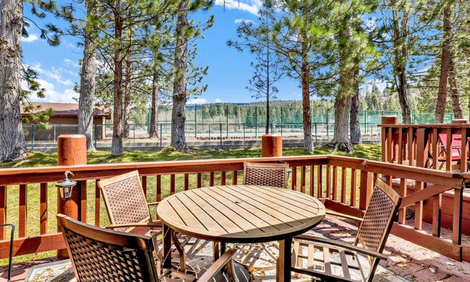 Big Bear Lake Apartment | Boulder Bear Lakeside Condo- Big Bear Modern Retreat