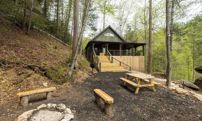 Rogers Cabin | Boulder Springs *Our newly renvoated hot tub retreat!*