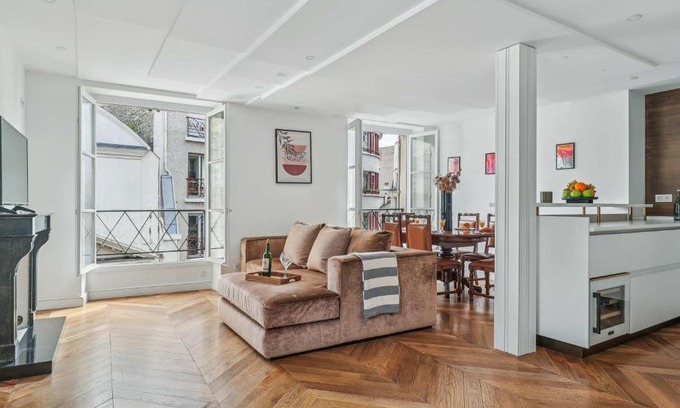 Saint-Thomas-d'Aquin Apartment | Boulevard Saint-Germain & Orsay Museum - 1BR - Paris Vacation Rental