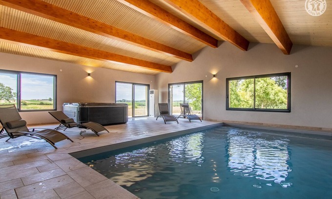 Charette House | Bourgogne Détente - "Loft de Varennes"