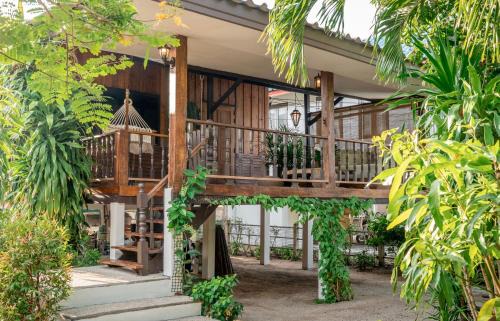 Bang Po House | Boutique Beach Cottage - Steps to Beach