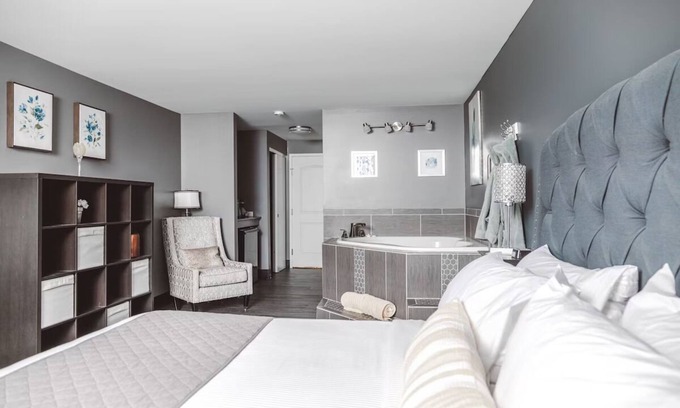 Zion Hotel | Boutique Charm with Relaxing Firepit Evenings, Games, Books & Garden Charm